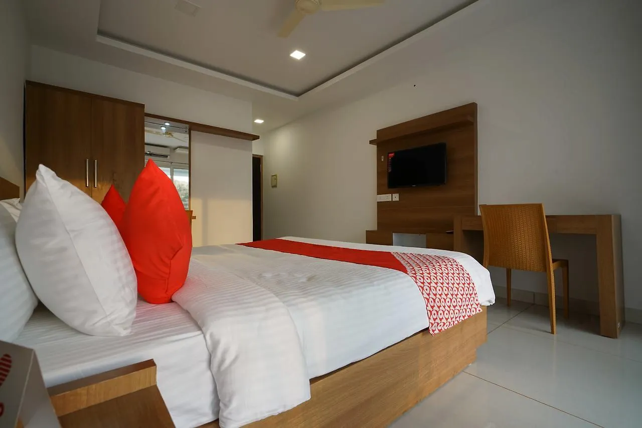 فندق Oyo 14419 Aaziya Inn Kochi